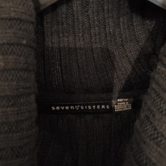 High Low Turtleneck - Picture 7 of 8